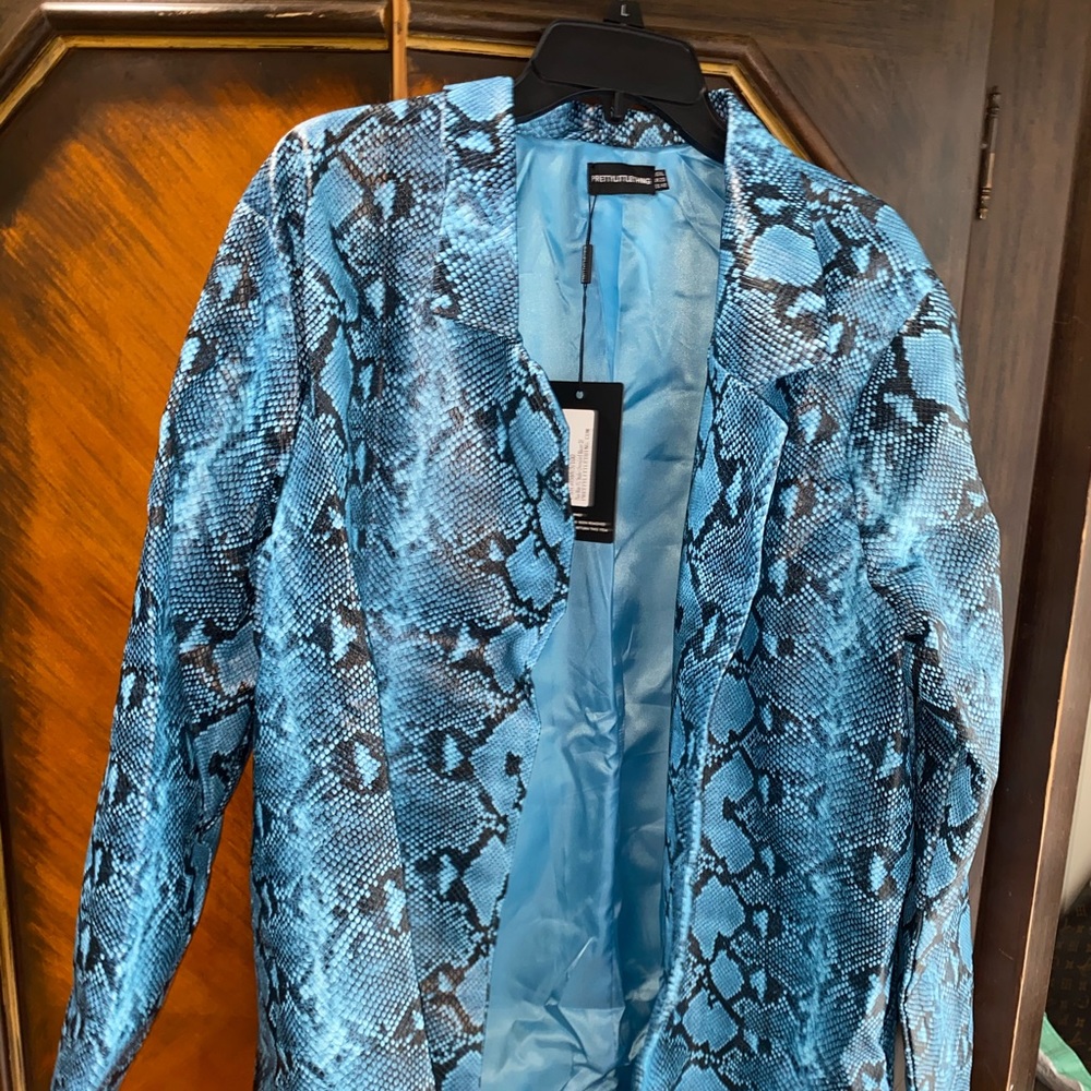 PrettyLittleThing Blue ‘Snakeskin’ blazer